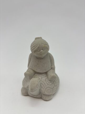 Mädchen auf Schildkröte Marbell Stone Art Belgien #752